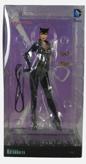 DC Universe: Catwoman ARTFX Statue - Sweets and Geeks